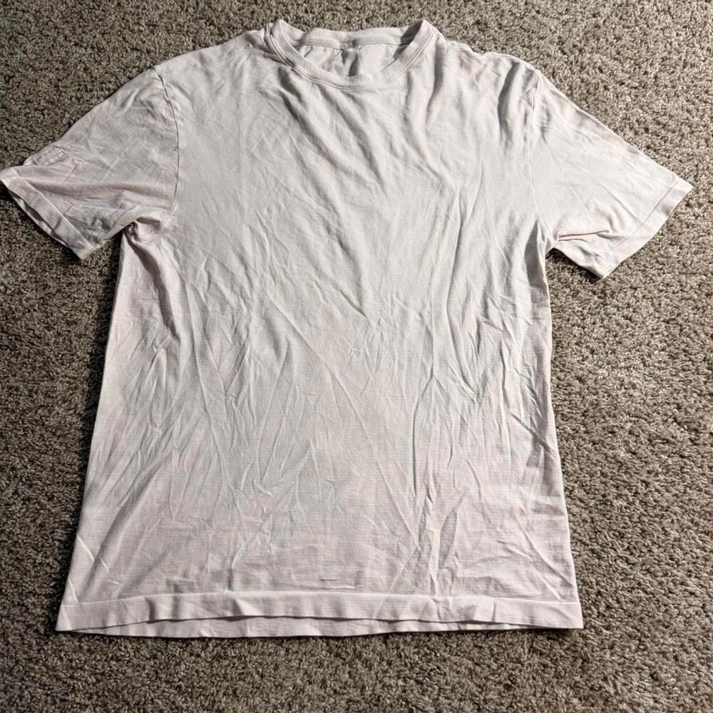 Vuori Performance Tee Mens Small Gray Athletic Training Gym Activewear Shirt